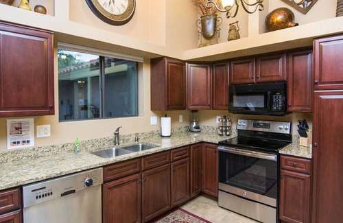 Buenavante House | Private Playground: Golf Pool Table and Hot Tub!