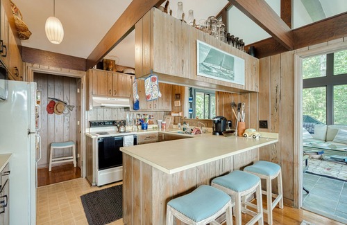 Chapin House | Private Point Paradise -3 Bedroom 2 Bath-Big Water-Bridge to Island-Dock - Ramp