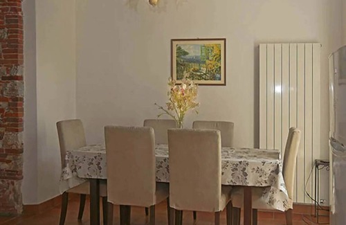 Pescaglia House | Private pool. 5 bedrooms, 2 bathrooms, sleeps 9-10. Also suitable for 4-6 pers.