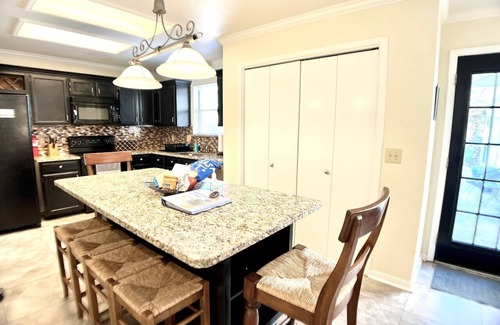 San Antonio House | PRIVATE POOL/Casita/Pool table-6 mi to SeaWorld!