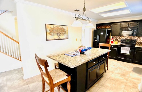 San Antonio House | PRIVATE POOL/Casita/Pool table-6 mi to SeaWorld!