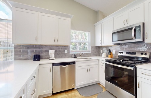 Lindfields House | private pool , central AC, W&D, WiFi, Snow-bird friendly