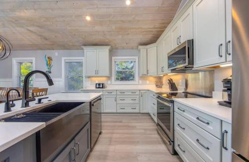 Corolla Light House | Private Pool EV Charger Elevator & Game Room