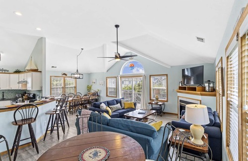 Carolina Dunes House | Private pool & hot tub at this oceanside home in Duck!