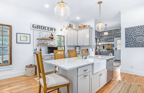 Fennville House | Private Pool & Hot Tub, Modern Farm House, Near Lake Michigan