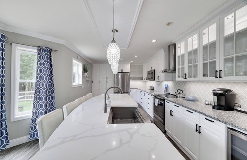 Albrightsville House | Private Pool, Hot Tub, Game Rm, Fire Pit, & Luxury 5 bedrms in gated community!