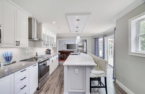 Albrightsville House | Private Pool, Hot Tub, Game Rm, Fire Pit, & Luxury 5 bedrms in gated community!