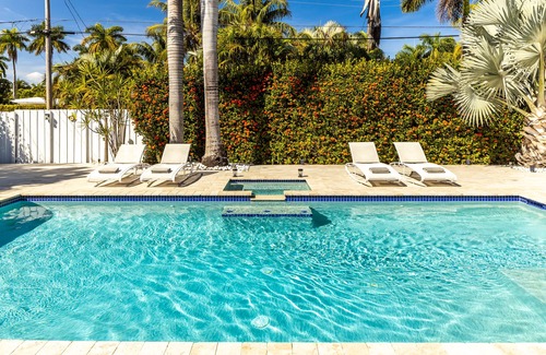 Hollywood Lakes House | Private Pool House 1mile from beach