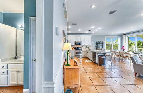 Plantation House | Private Pool, less than 5 minute walk to beach, Tennis and Pickleball Court!