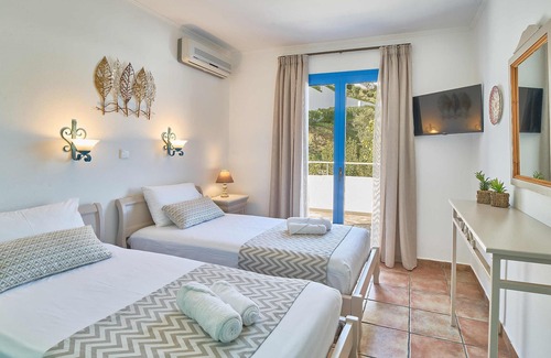Stalos Villa | Private Pool ★ Modern renovated villa ★ Seaview & BBQ