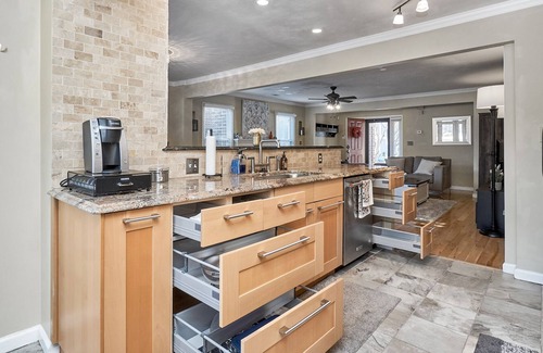 Norfolk - Virginia Beach House | Private pool on golf course minutes from VB town center! Verizon Fios internet!