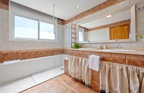 Calafell Villa | Private Pool Sea Views Bellvei Villa Barcelona