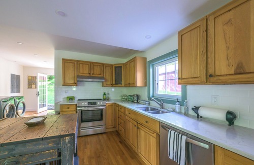 Hillsdale House | ★Private Pool★ Spacious Historic 1850s "Bell House" @ Hillsdale, NY Town Center