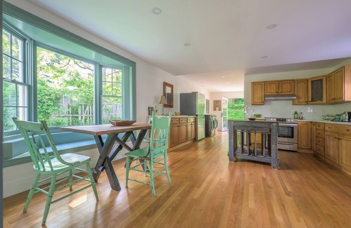 Hillsdale House | ★Private Pool★ Spacious Historic 1850s "Bell House" @ Hillsdale, NY Town Center