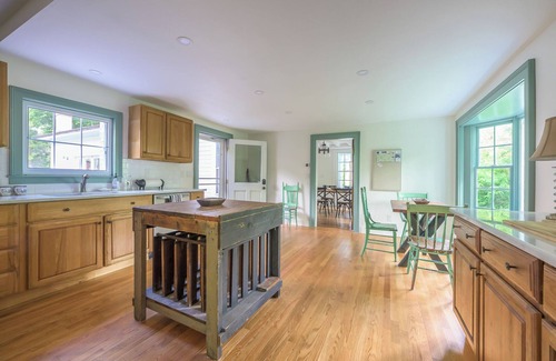 Hillsdale House | ★Private Pool★ Spacious Historic 1850s "Bell House" @ Hillsdale, NY Town Center
