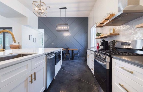 Hurricane House | Private Pool & Starry Nights Await at Overlake