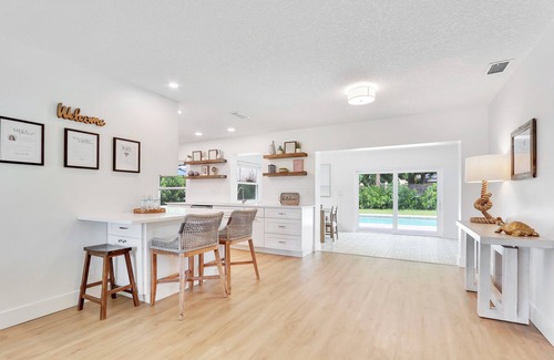 Hunt Club House | Private Pool + Bar: Palm Beach Gardens Getaway
