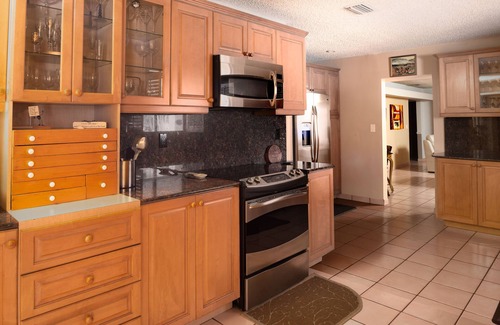 Ludlam House | Private Pool w/Hot Tub! Family Friendly Subtropical Retreat w/Huge Yard