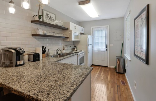 Shelby Hills House | Private prime new renovated E Nash - 5 min to DT!