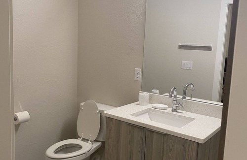 Hale House | Private Quaint Cozy Room