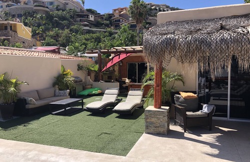 Ildefonso Green Villa | Private, quiet King Master bed & bath,Pool, City & Marina view. Pedregal.