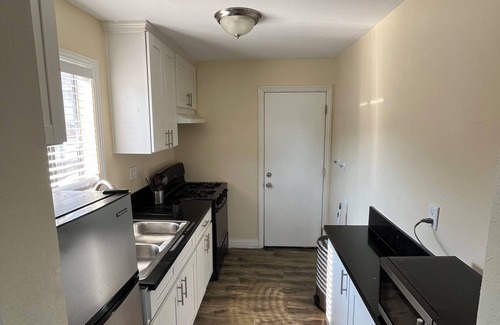 Los Angeles Apartment | Private quiet studio in Central LA close walk distance from LA general and Keck