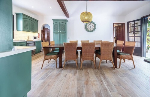 Los Mojones Villa | Private quiet villa with a short walk to beaches, restaurants, bars and shops.