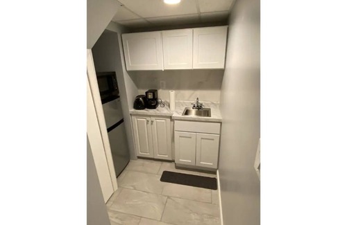 Elmwood Park Apartment | Private Renovated Cozy Apt