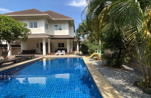 Nong Prue Villa | PRIVATE RESIDENCE HOSTED BY SASITHORN