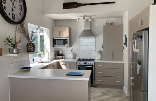 Pukehina House | Private Resort Style accommodation at Pukehina! Linen included