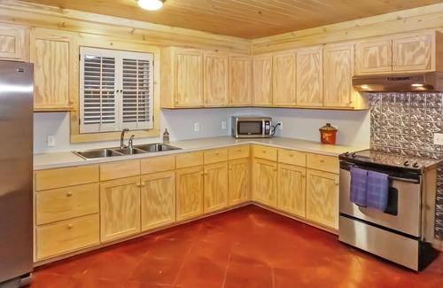 Wimberley House | Private Resort. Pool, Fire Pit,Sleeps up to 50! Great for reunions/events