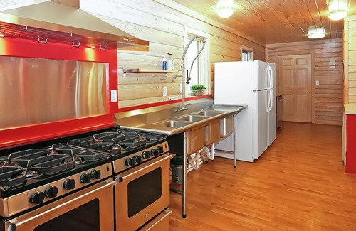 Wimberley House | Private Resort. Pool, Fire Pit,Sleeps up to 50! Great for reunions/events