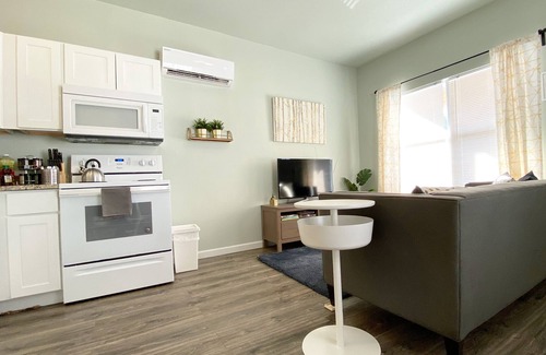 Prospect Hill House | Private Retreat 1,286+ 5-Star Reviews Couple Escape