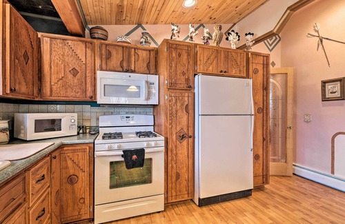 Taos House | Private Retreat 17 Mi to Taos Ski Valley!