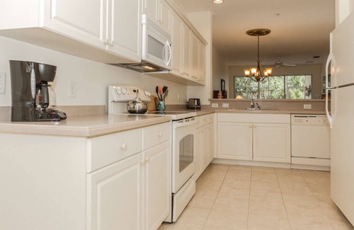 Lucaya Condo | Private Retreat In Resort-Style Gated Community! Heated Pool! Close to Shops, Dining & Beaches!