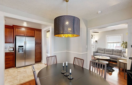 Westside House | Private retreat in the heart of the city with luxe furnishings and central AC