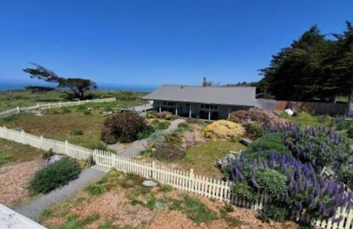 Manchester House | Private retreat on Mendocino oceanfront property near Point Arena and Elk.