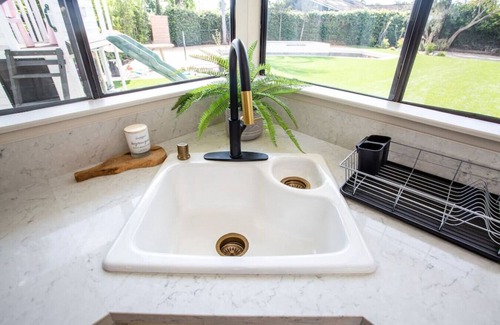 Harbor House | Private, Retreat on the Golf Course -Walk to shops