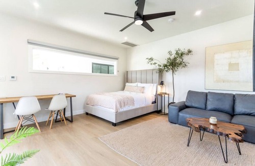 Harbor House | Private, Retreat on the Golf Course -Walk to shops