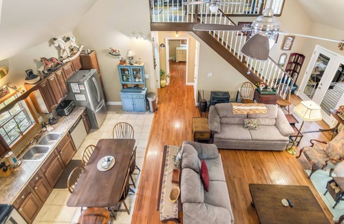 Blairsville House | Private River Access! 5 minutes to town, Hot tub, Games, Dog Friendly, firepit