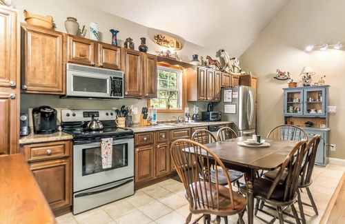Blairsville House | Private River Access! 5 minutes to town, Hot tub, Games, Dog Friendly, firepit
