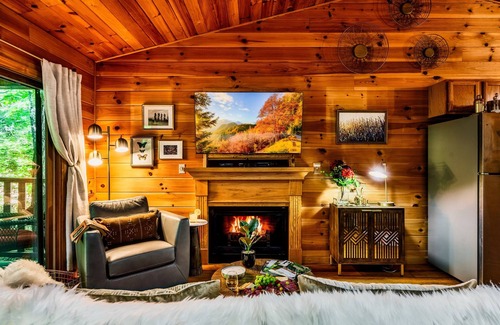 Pigeon Forge Cabin | Private & Romantic, Fire Pit, Hot Tub, Heart Tub