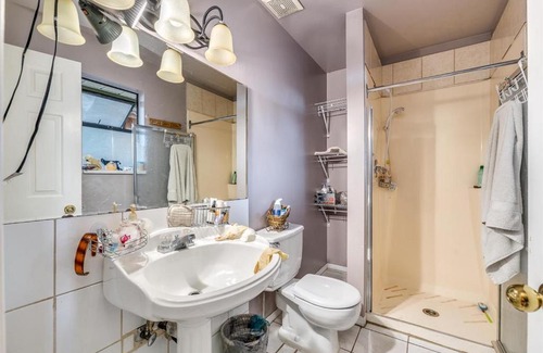 Surrey House | Private Romantic Room with Attached Bath & Balcony - Beautiful & Peaceful Location