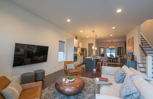 Edgehill House | Private Rooftop, Fire Pit, & Downtown Views - 3BR/4BA House