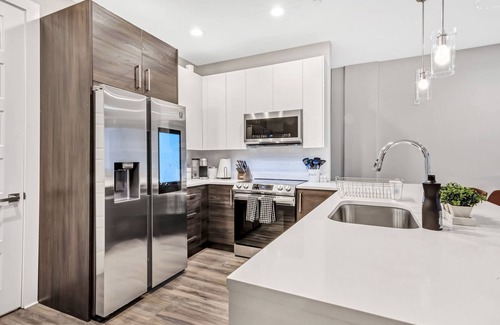 Fort Worth House | Private Rooftop Patio+4 Story Home w/Peloton Bike in Downtown Fort Worth