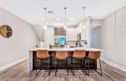Fort Worth House | Private Rooftop Patio+4 Story Home w/Peloton Bike in Downtown Fort Worth
