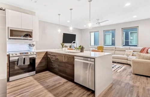 Fort Worth House | Private Rooftop Patio+ Luxury 4 Story Home in FW