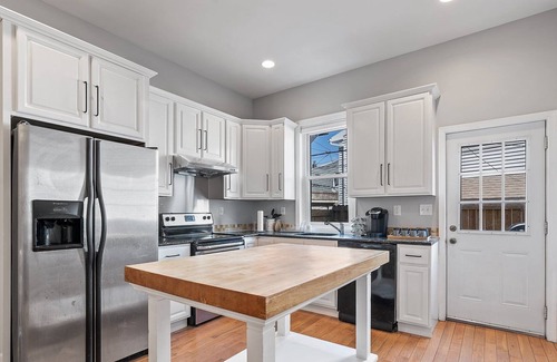 Passyunk Square House | Private Rooftop with Sunset & City Skyline