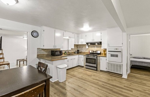 La Marque House | Private Room #1 near Texas City