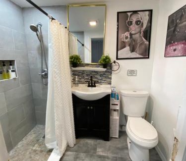 West New York House | Private Room A-KING BED-12Mints NYCity